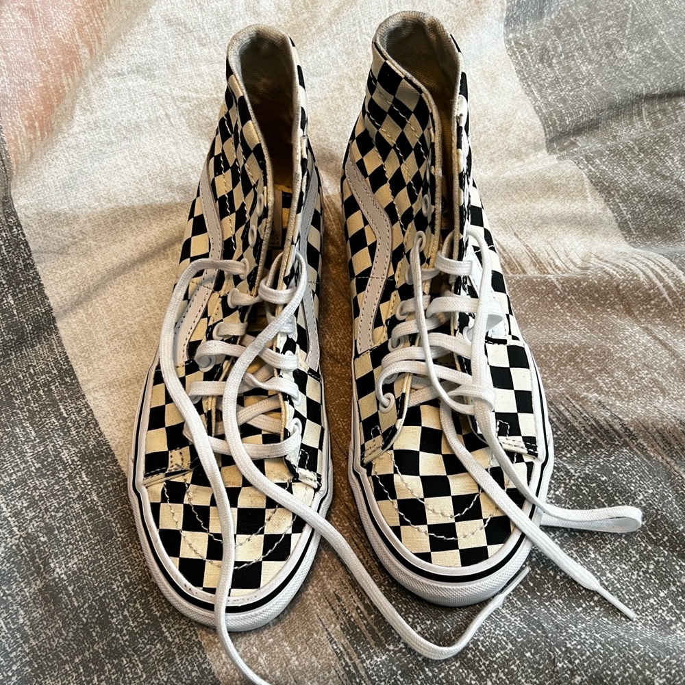 Vans High Tops Black & White Checkered Sneakers Women’s 8 Men’s 6.5